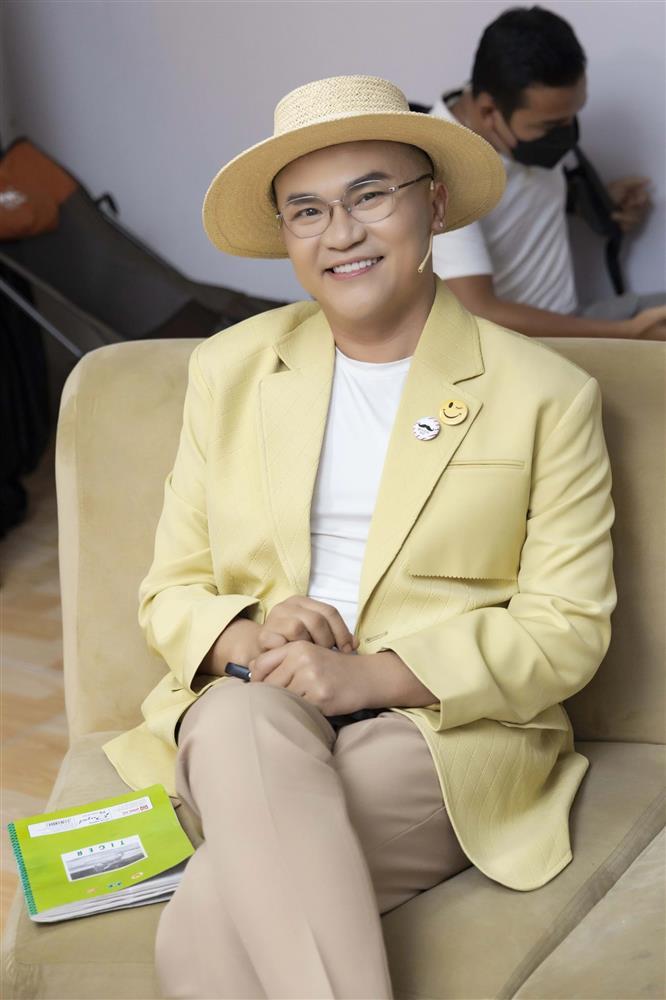 Đại Nghĩa đội mũ kín mít, lần đầu lộ diện hậu cạo trọc đi tu-2