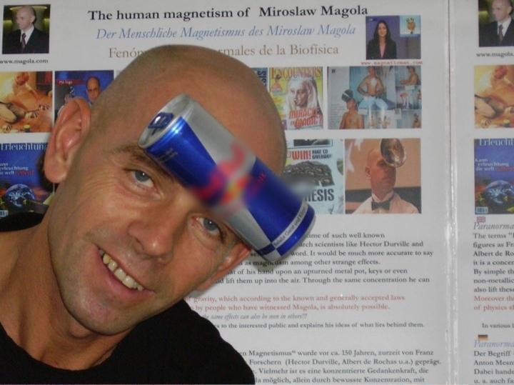 Bí ẩn người đàn ông hút mọi đồ vật lên người chỉ bằng suy nghĩ-2