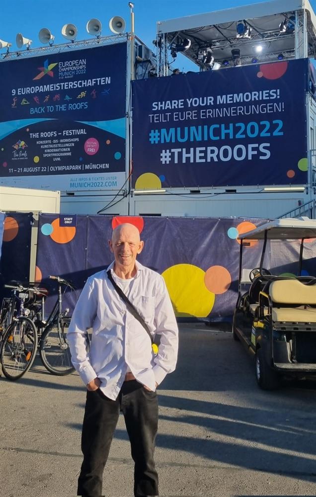 Bí ẩn người đàn ông hút mọi đồ vật lên người chỉ bằng suy nghĩ-4