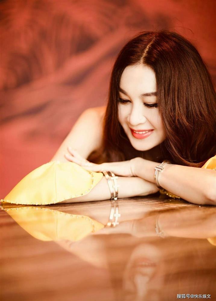 Ôn Bích Hà lộ dấu hiệu tuổi tác trong ảnh không photoshop-1