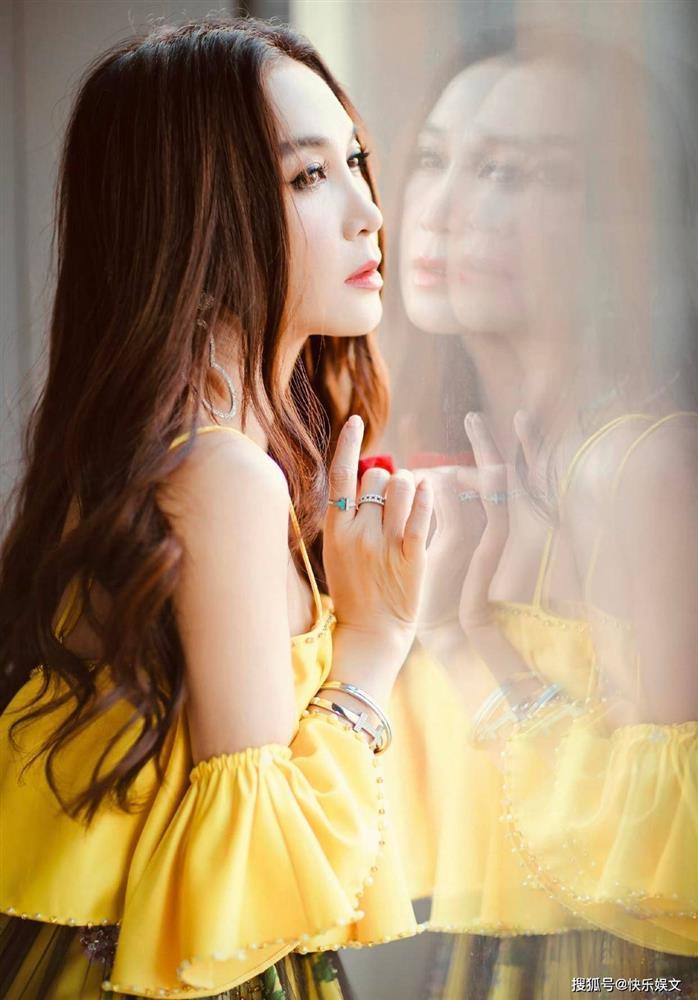 Ôn Bích Hà lộ dấu hiệu tuổi tác trong ảnh không photoshop-2