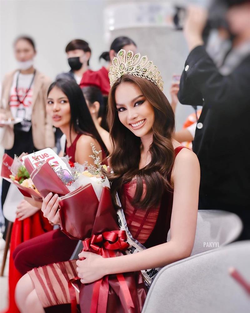 Miss Universe Thailand 2022 khẳng định đẳng cấp khi đụng váy Engfa-11