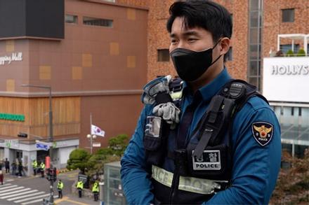 Hàn Quốc cấm bán quần áo cảnh sát trên mạng sau thảm kịch Itaewon