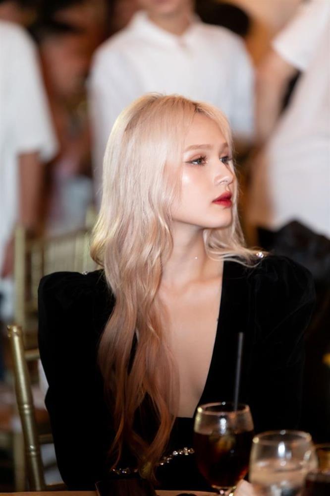 Xoài Non chăm mặc đồ đen đi đám cưới, giản dị vẫn lấn át cô dâu-2