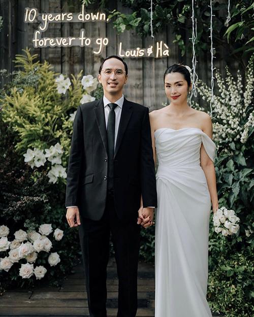Ai là người đứng sau bộ váy cưới của Thanh Hằng?