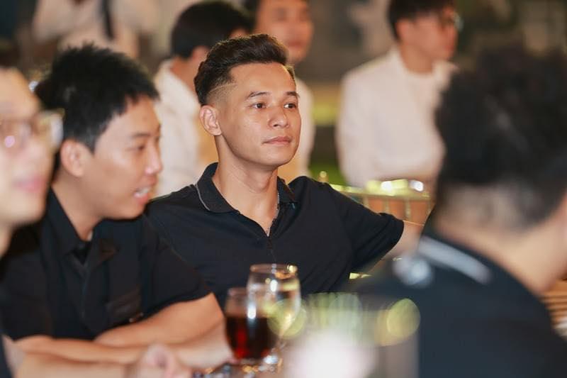 Con trai Masew lần đầu lộ diện rõ mặt trong đám cưới-8