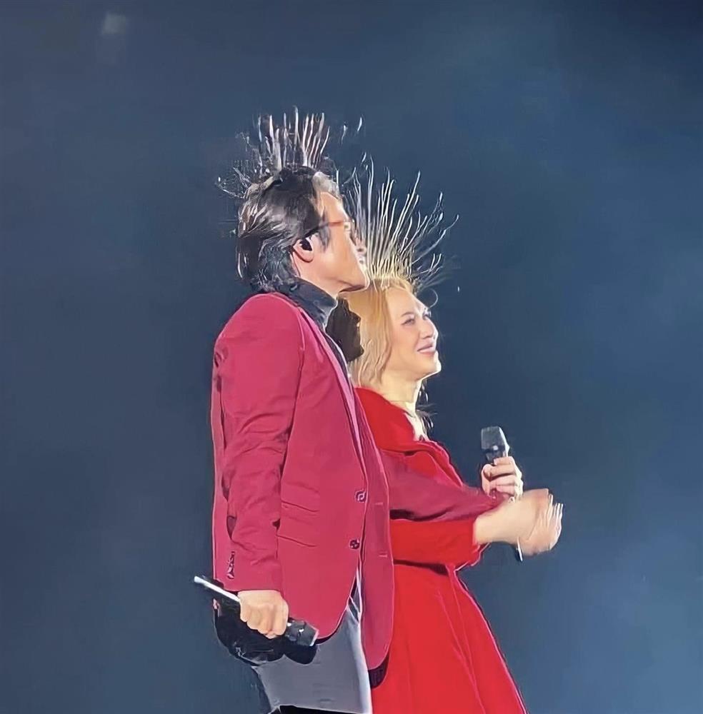 Mỹ Tâm gặp sự cố siêu hài giống các idol Kpop trong liveshow Tri Âm-1