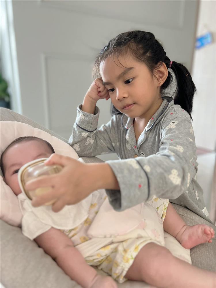 Điểm chung ngoại hình 3 con gái Phạm Quỳnh Anh-12