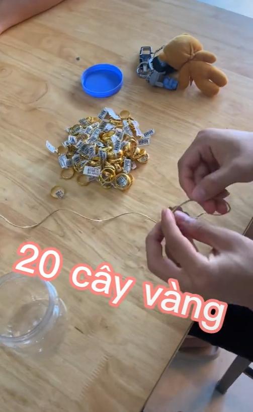 Chồng chơi lớn tặng vợ bánh kem đựng nhân 20 lượng vàng-1