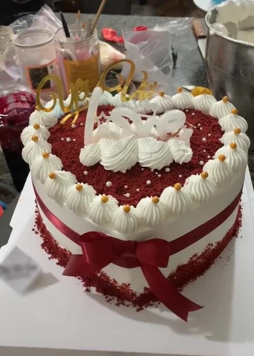 Chồng chơi lớn tặng vợ bánh kem đựng nhân 20 lượng vàng-3