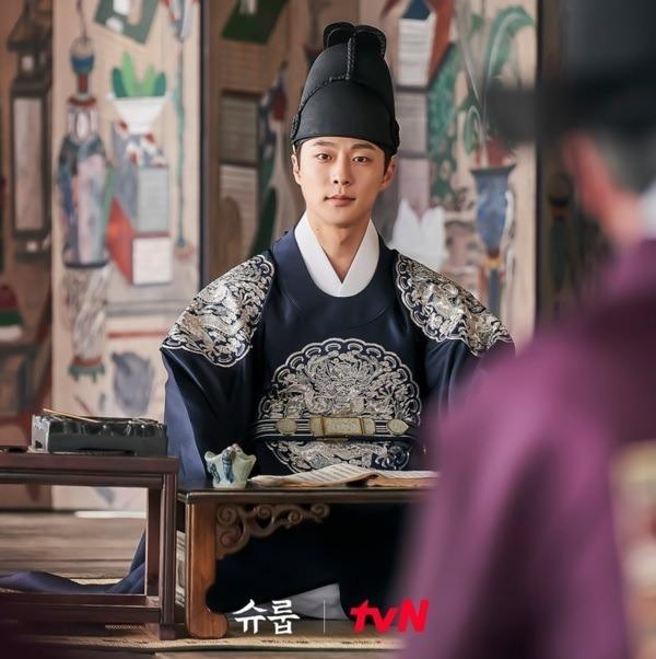 Visual 4 hoàng tử đẹp nhưng phá trong Dưới Bóng Trung Điện-1