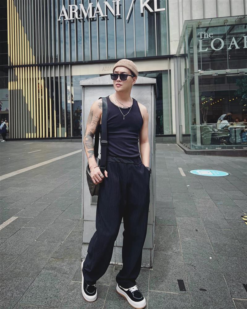 TiTi lên tiếng hình ảnh ngồi cạnh núi tiền tại sòng bạc Campuchia-2