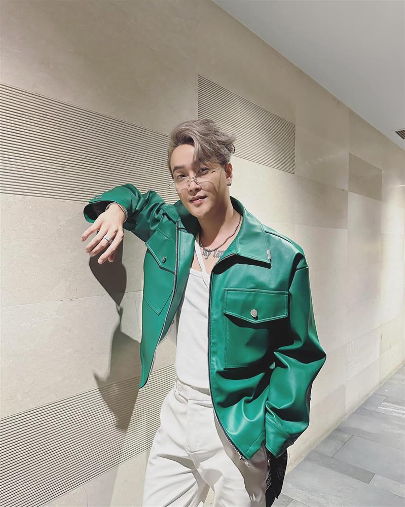 TiTi lên tiếng hình ảnh ngồi cạnh núi tiền tại sòng bạc Campuchia-3