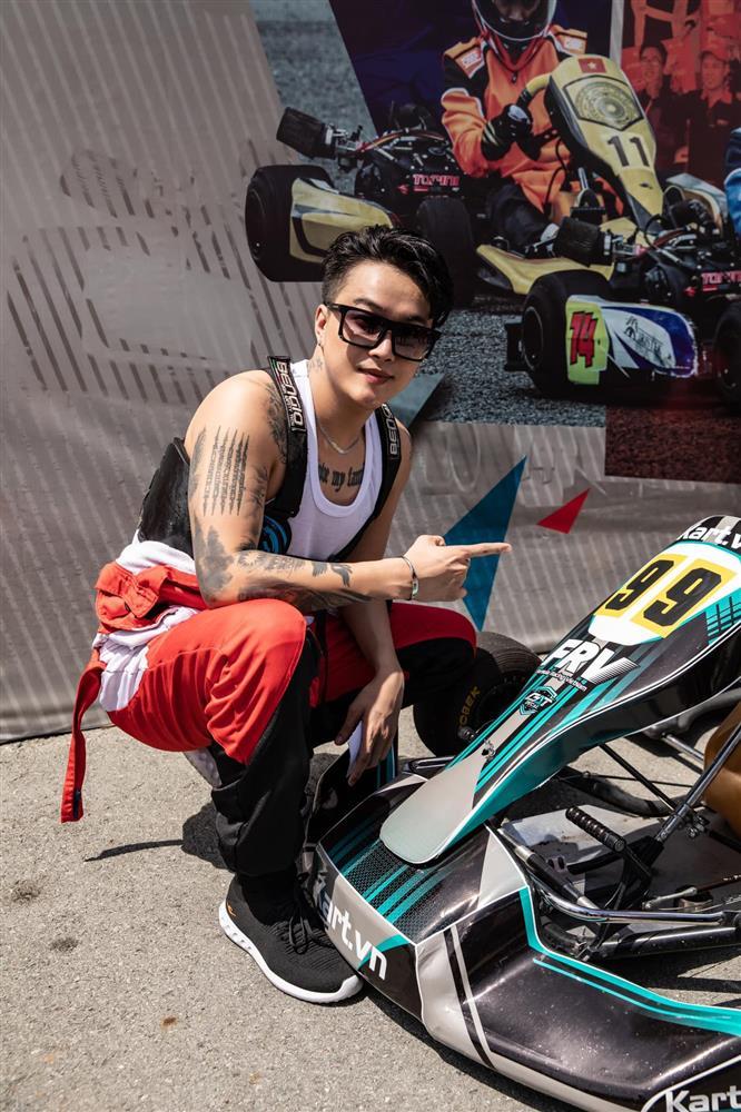 Cuộc sống chanh sả của TiTi, xe hơi nhiều như cơm bữa-13