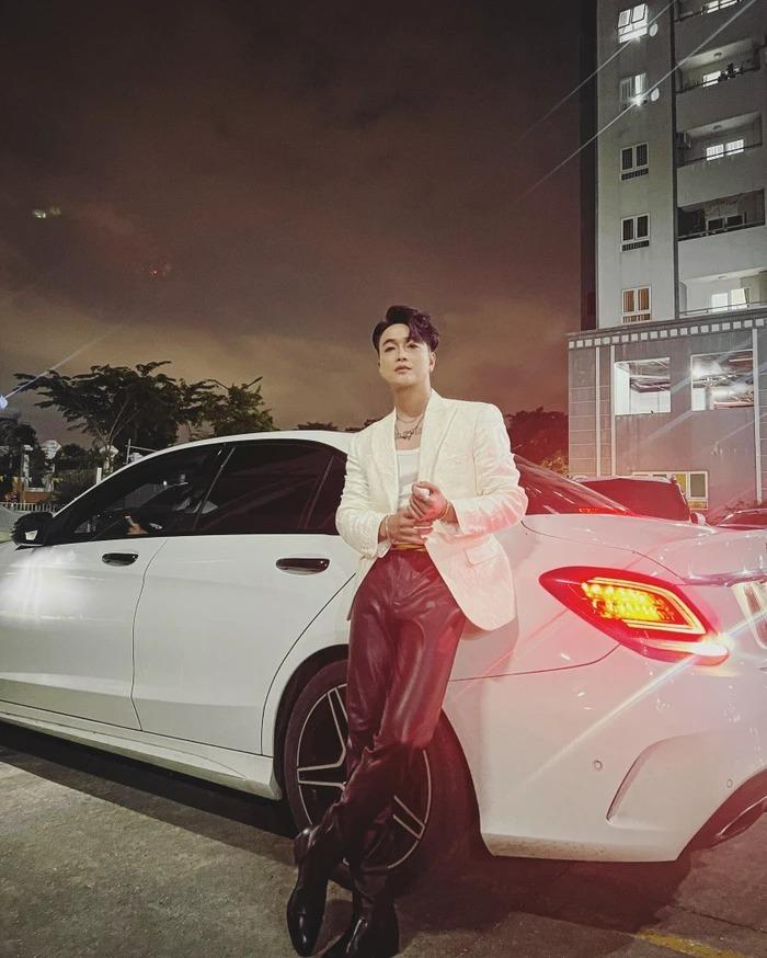 Cuộc sống chanh sả của TiTi, xe hơi nhiều như cơm bữa-11