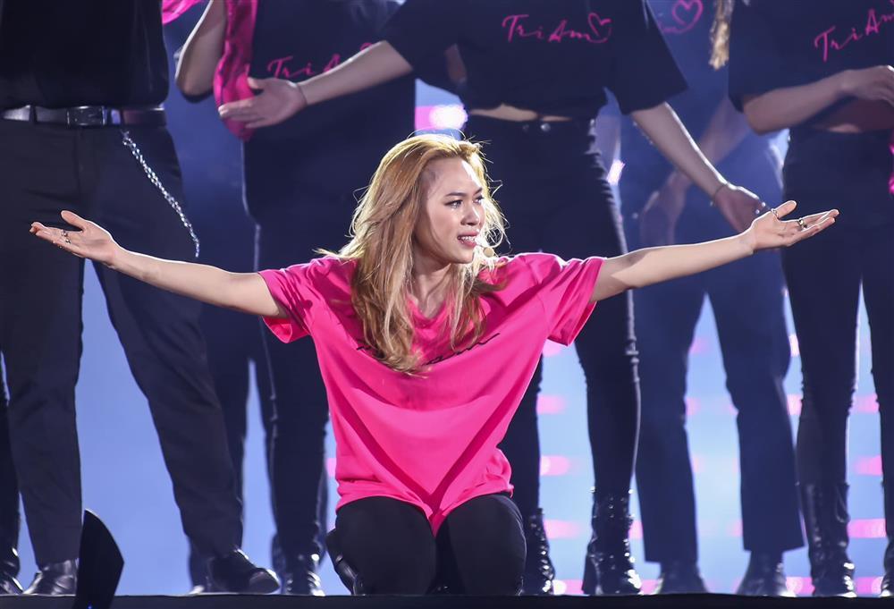 Fan ra đi trước khi kịp xem Tri Âm, Mỹ Tâm đã làm điều đặc biệt này-5