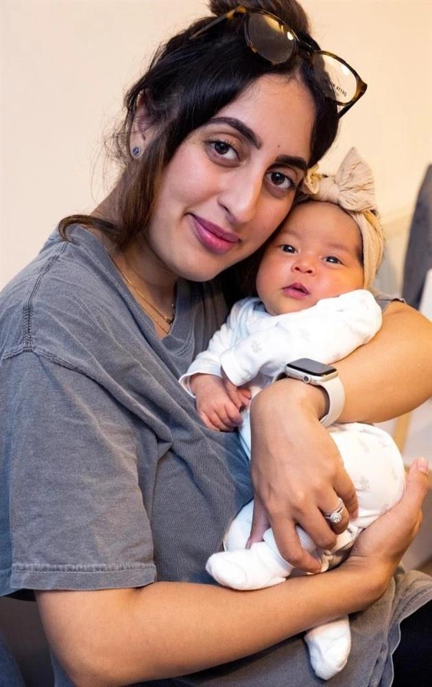 Đẻ trên taxi, sản phụ bị tính tiền gấp 3 vì phí dọn bãi chiến trường-1