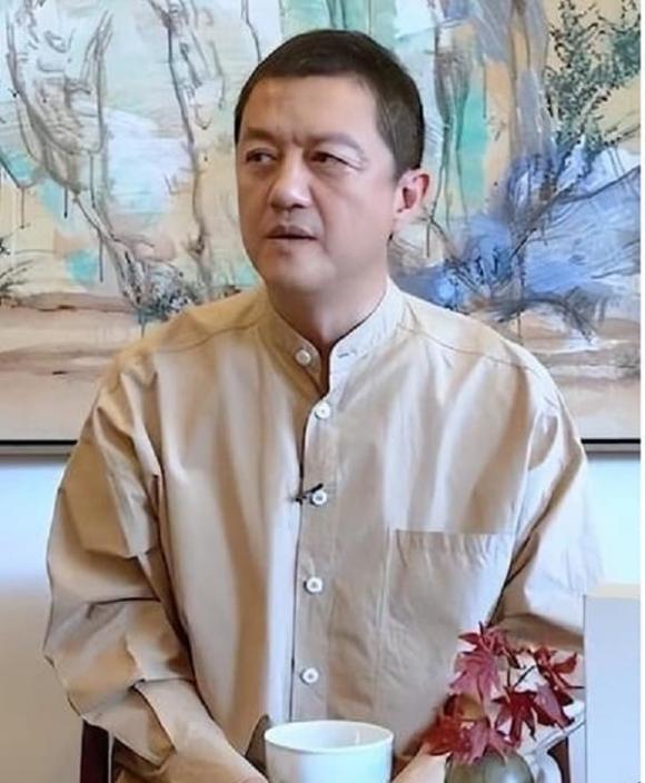 Lý Á Bằng bán biệt thự trả nợ, cùng vợ trẻ Hoa hậu về quê sống?-1