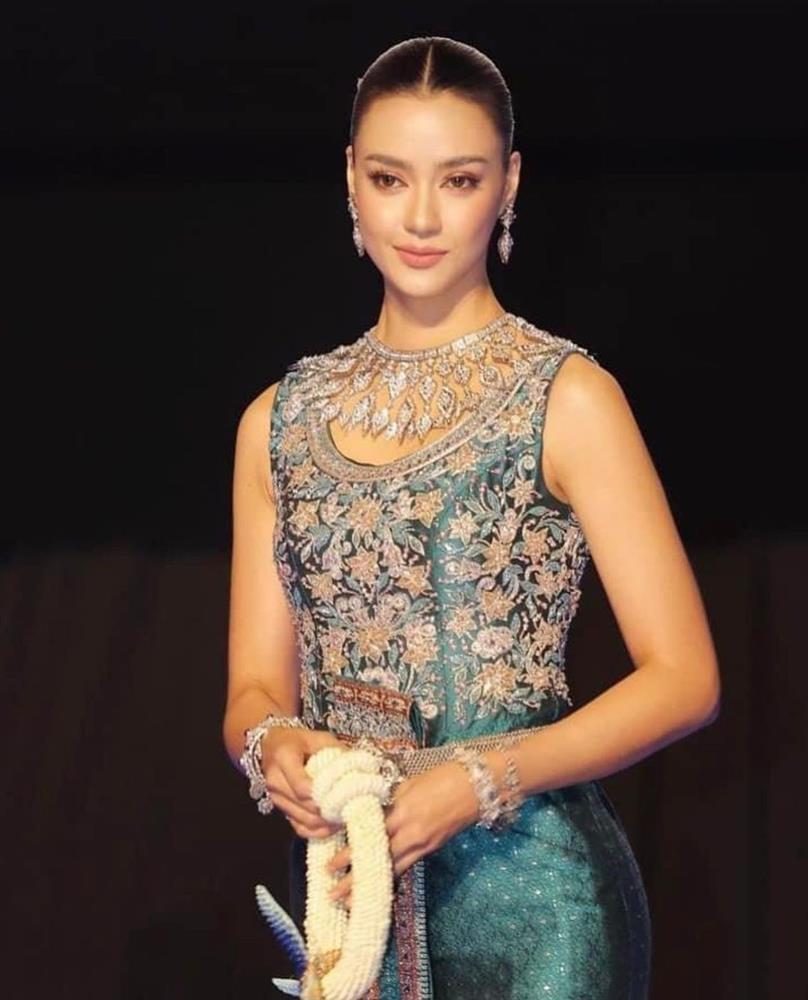 Miss Universe 2011 nói về sắc đẹp, netizen réo chủ tịch Miss Grand học tập-5