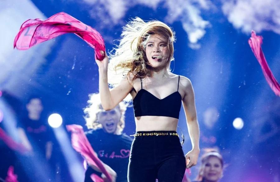 Mỹ Tâm thăng hạng thời trang sau thời gian bị chê sến sẩm-2