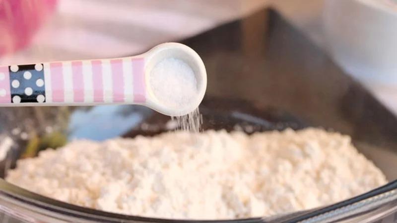 Thêm vài hạt muối khi vo gạo đem lại lợi ích tuyệt vời-1