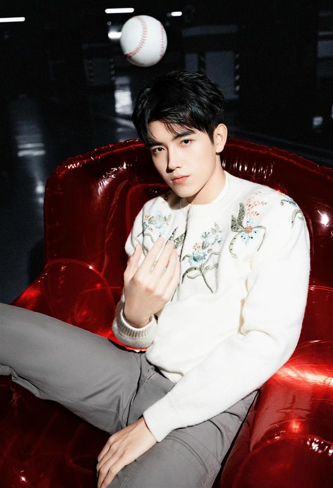 Thái tử Cbiz Trần Phi Vũ thoát mác ăn bám bố mẹ-5