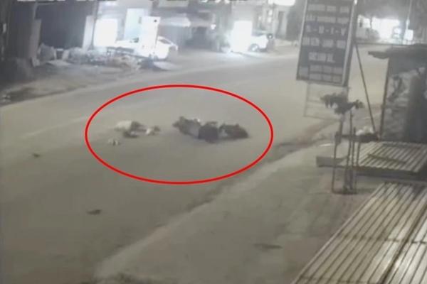 Clip: Chặn đoàn quái xế, một cảnh sát bị tông trúng nằm gục-2