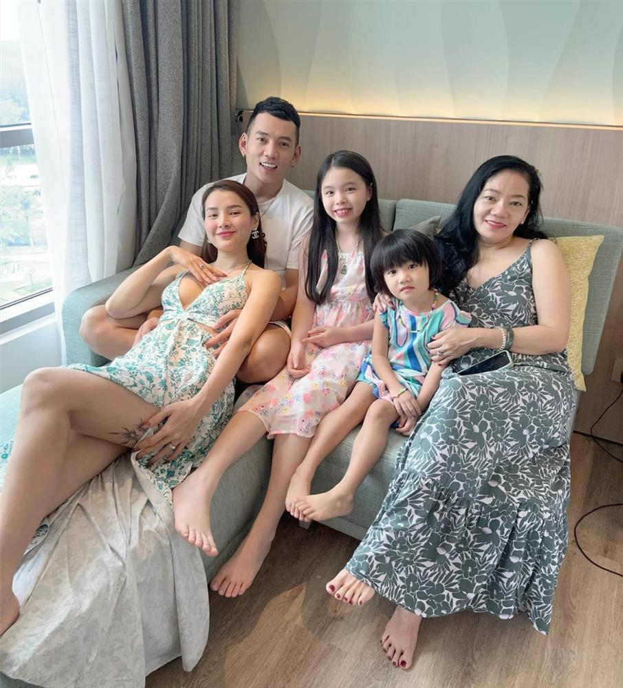 Huyền Baby, Phương Trinh Jolie hở bạo cạnh con, Elly Trần ngược lại-4