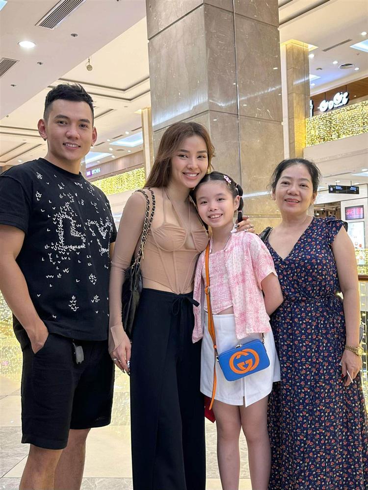 Huyền Baby, Phương Trinh Jolie hở bạo cạnh con, Elly Trần ngược lại-5