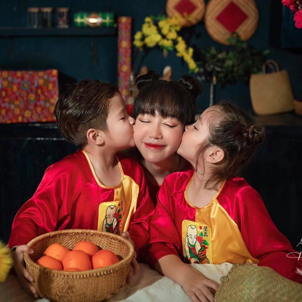 Huyền Baby, Phương Trinh Jolie hở bạo cạnh con, Elly Trần ngược lại-8