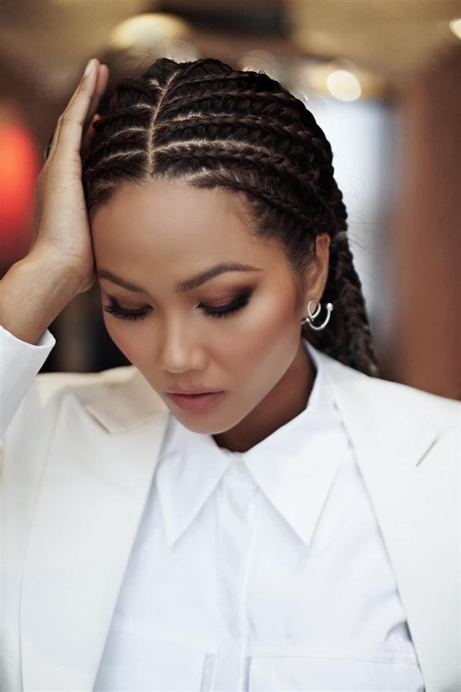 HHen Niê chịu đau quặn ruột, tê đầu để làm đẹp kiểu châu Phi-6