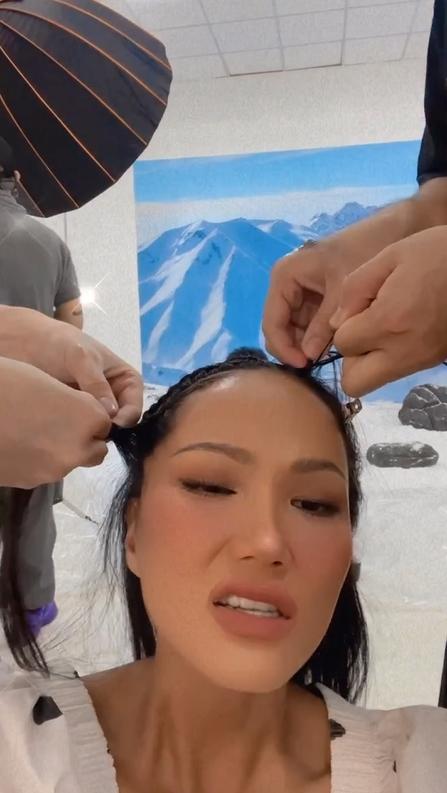 HHen Niê chịu đau quặn ruột, tê đầu để làm đẹp kiểu châu Phi-7