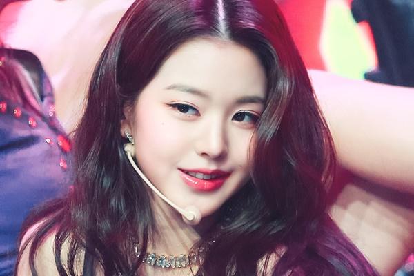 Song Ji Hyo gây sốt khi hôn Kim Jong Kook-5