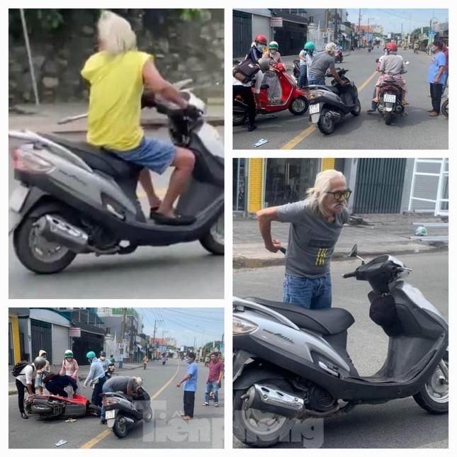 Cụ ông 70 tuổi phi xe máy, cầm dao dọa chém người đi đường-1