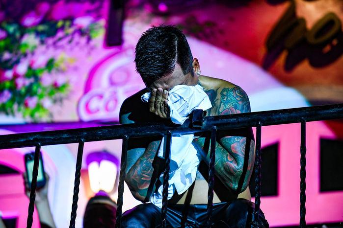 Muôn kiểu quỳ gối của sao Việt trên sân khấu-7