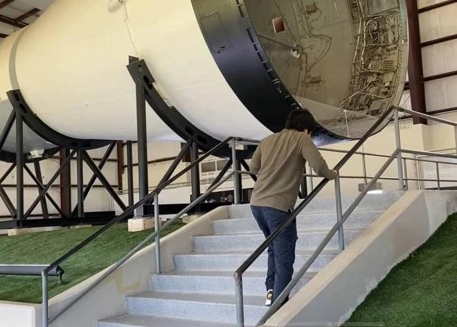 Khoa Pug chi 5 tỷ kéo chân, tuyển nhặt rau lương 1,2 tỷ/năm-5