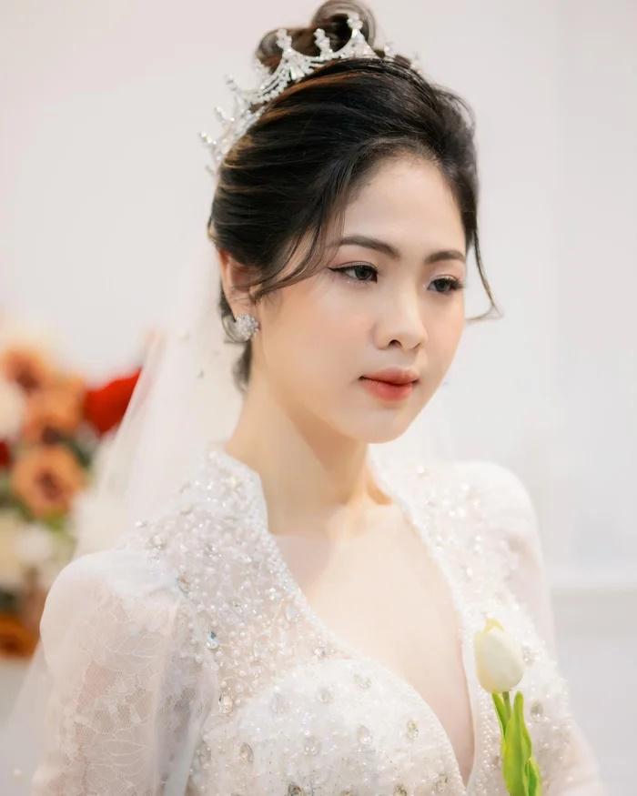 Con gái lấy chồng xa hơn 2000km, bố ngồi khóc nức nở-1