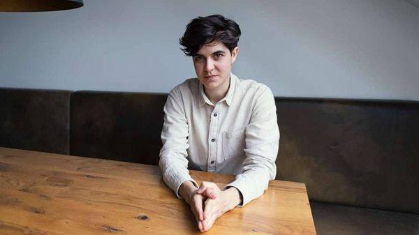 Bất ngờ cô gái không làm gì mà được hưởng thừa kế quá nhiều-1