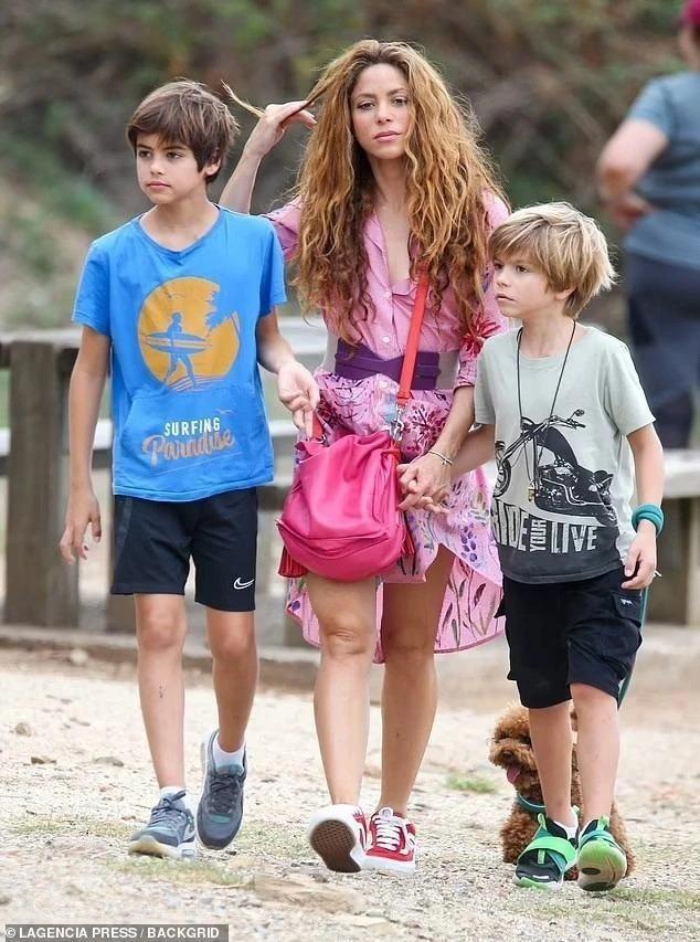 Shakira thắng Pique, giành quyền nuôi 2 con-1