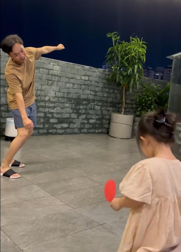 Con gái Cường Đô La hóa CSGT, ra lệnh bố tuân răm rắp-3