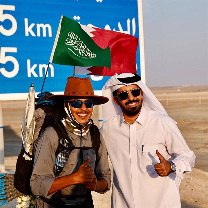 Phượt thủ đi bộ 55 ngày, vượt 1.600km tới Qatar xem World Cup-1