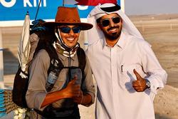Phượt thủ đi bộ 55 ngày, vượt 1.600km tới Qatar xem World Cup