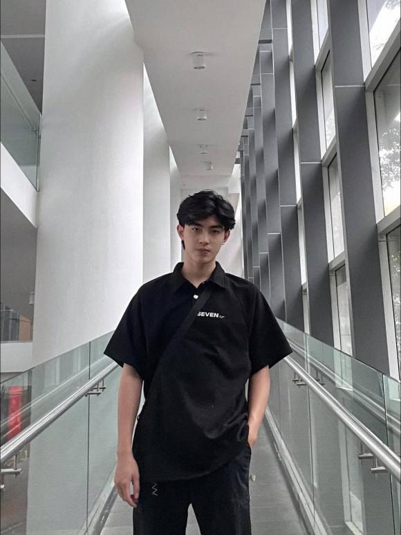 Ngoại hình đời thường của trai đẹp vừa gây sốt trên sóng VTV-3