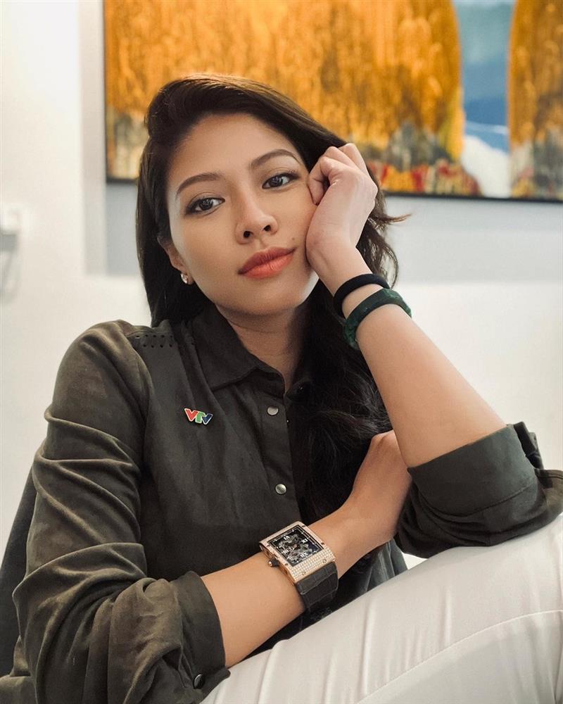 Ảnh cận bộ sưu tập đồng hồ chục tỷ nữ BTV nổi tiếng VTV-5