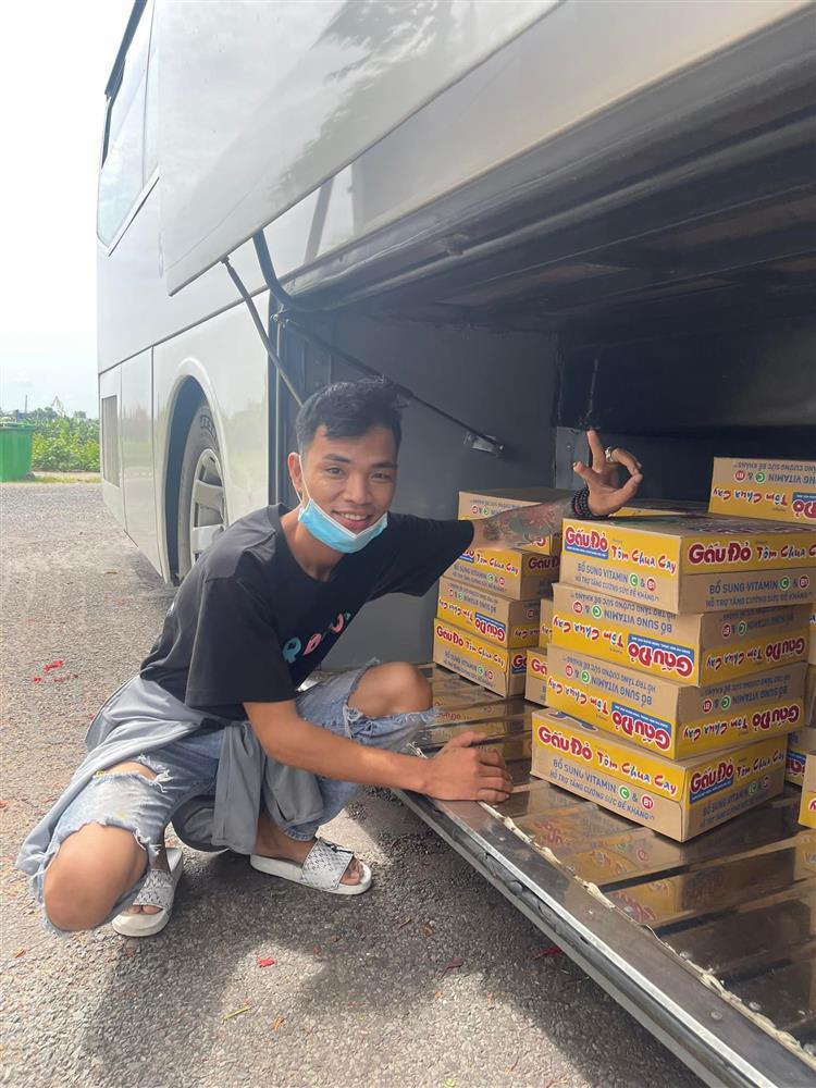 Chàng trai Cà Mau từ nhặt ve chai thành TikToker ‘triệu like’-3