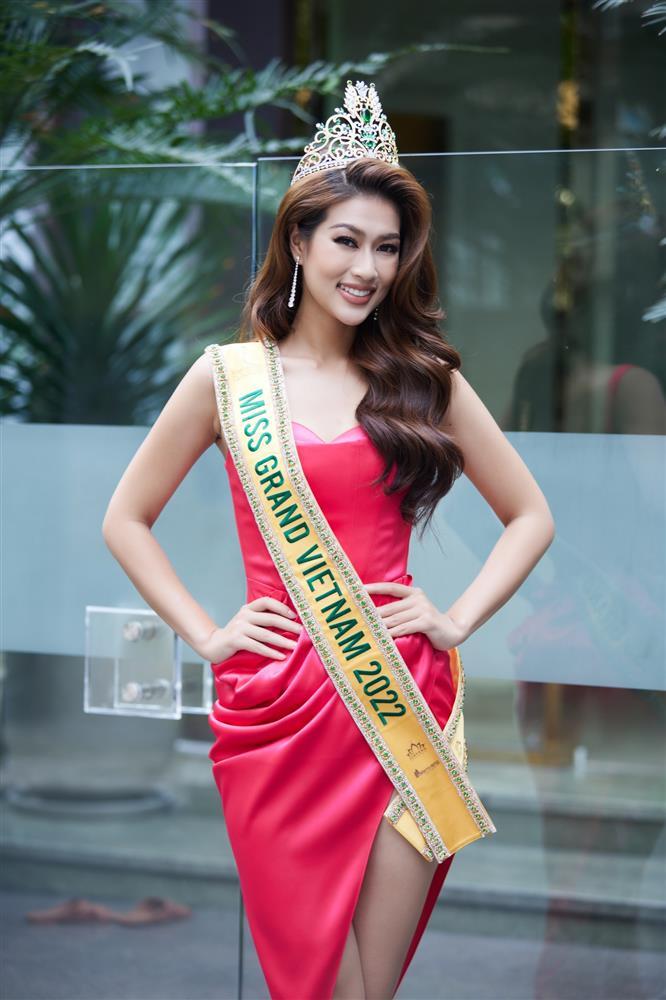 Vì sao dân mạng thi nhau gọi hoa hậu Thiên Ân là Kim Xuyến?-2