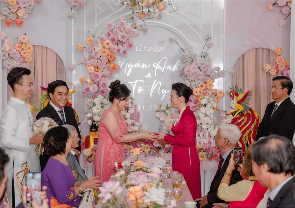 Lê Âu Ngân Anh xả hết ảnh đám hỏi, 2 chi tiết gây cười-3