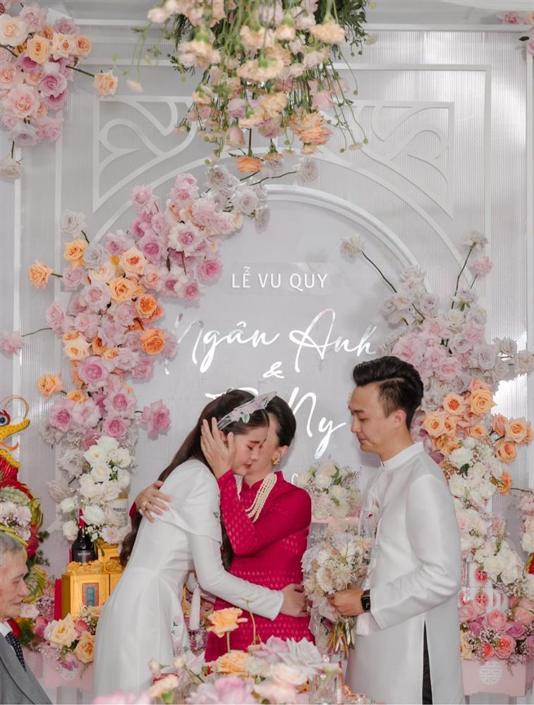 Lê Âu Ngân Anh xả hết ảnh đám hỏi, 2 chi tiết gây cười-4