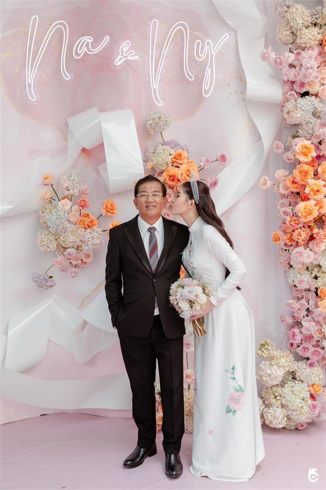 Lê Âu Ngân Anh xả hết ảnh đám hỏi, 2 chi tiết gây cười-11