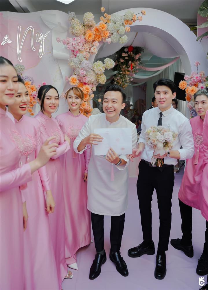 Lê Âu Ngân Anh xả hết ảnh đám hỏi, 2 chi tiết gây cười-14